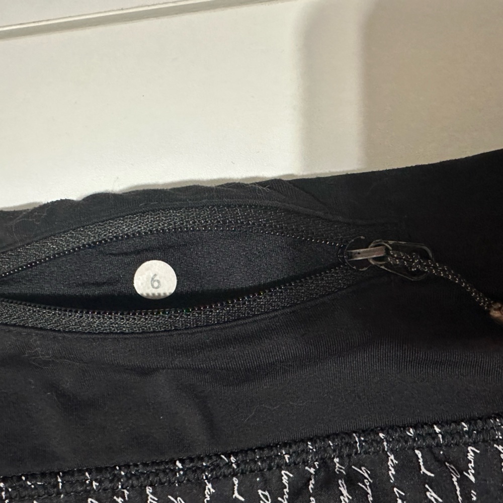 Lululemon Speed Up Low-Rise Lined Short 2.5" worn - Picture 5 of 7